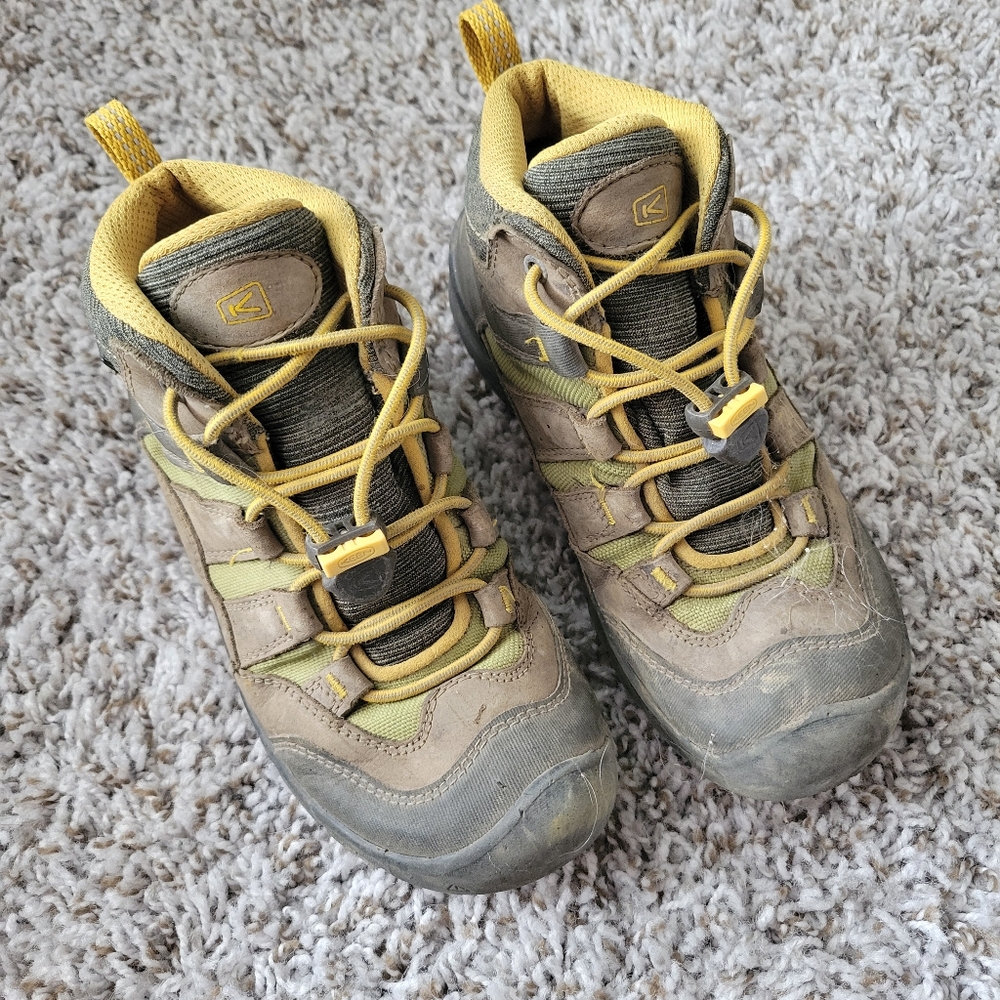 Kids keen hiking shoes size 1